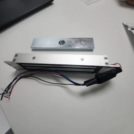 Ключевые решения в области дверных блокировок и смотровых панелей для обеспечения целостности чистых помещений.