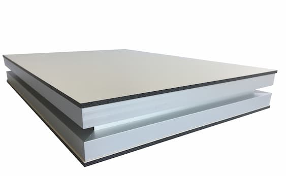 Устанавливая новые стандарты для панелей чистых помещений: превосходные характеристики панелей из HPL и PUR.